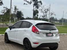 FORD FIESTA 1.0 ECOBOOST TITANIUM PLUS HATCH 12V GASOLINA 4P POWERSHIFT /2018 NEURI VEÍCULOS LAJEADO / Carros no Vale