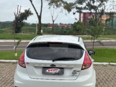 FORD FIESTA 1.0 ECOBOOST TITANIUM PLUS HATCH 12V GASOLINA 4P POWERSHIFT /2018 NEURI VEÍCULOS LAJEADO / Carros no Vale