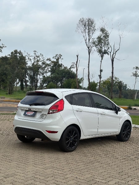 FORD FIESTA 1.0 ECOBOOST TITANIUM PLUS HATCH 12V GASOLINA 4P POWERSHIFT /2018 NEURI VEÍCULOS LAJEADO / Carros no Vale FORD FIESTA 1.0 ECOBOOST TITANIUM PLUS HATCH 12V GASOLINA 4P POWERSHIFT /2018 NEURI VEÍCULOS LAJEADO / Carros no Vale