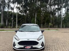FORD FIESTA 1.0 ECOBOOST TITANIUM PLUS HATCH 12V GASOLINA 4P POWERSHIFT /2018 NEURI VEÍCULOS LAJEADO / Carros no Vale