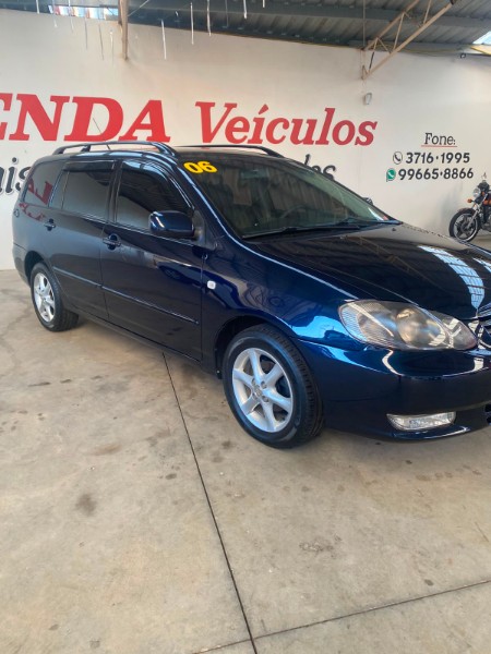 TOYOTA FIELDER 1.8 16V GASOLINA 4P AUTOMÁTICO 2005/2006 LAVENDA VEÍCULOS ARROIO DO MEIO / Carros no Vale