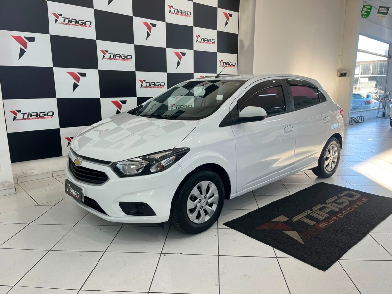 CHEVROLET ONIX 1.0 LT 2018/2018 TIAGO AUTOMÓVEIS VENÂNCIO AIRES / Carros no Vale
