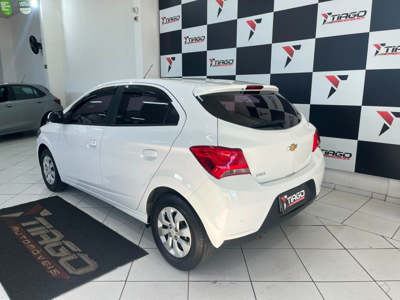 CHEVROLET ONIX 1.0 LT 2018/2018 TIAGO AUTOMÓVEIS VENÂNCIO AIRES / Carros no Vale