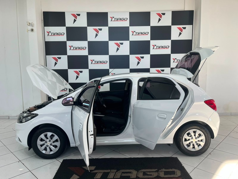 CHEVROLET ONIX 1.0 LT 2018/2018 TIAGO AUTOMÓVEIS VENÂNCIO AIRES / Carros no Vale