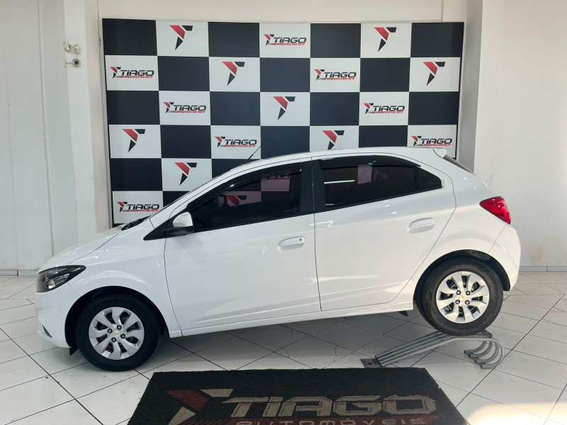 CHEVROLET ONIX 1.0 LT 2018/2018 TIAGO AUTOMÓVEIS VENÂNCIO AIRES / Carros no Vale
