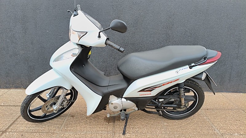 HONDA MOTOS BIZ 125 EX 2015/2015 ADRIANO VEÍCULOS CRUZEIRO DO SUL / Carros no Vale HONDA MOTOS BIZ 125 EX 2015/2015 ADRIANO VEÍCULOS CRUZEIRO DO SUL / Carros no Vale