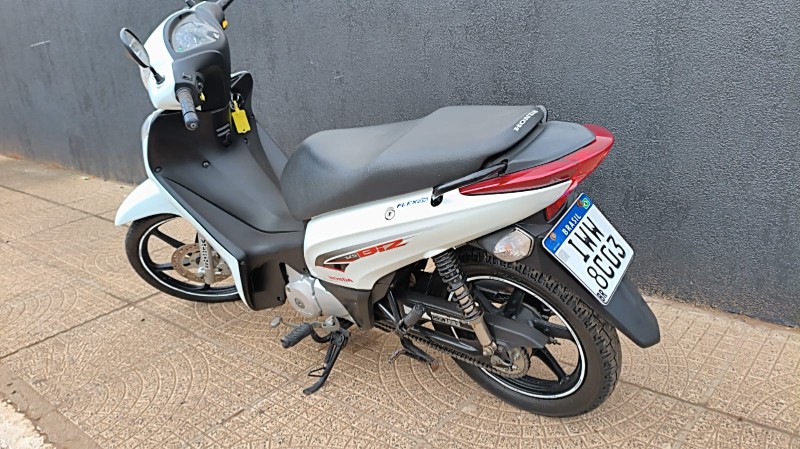 HONDA MOTOS BIZ 125 EX 2015/2015 ADRIANO VEÍCULOS CRUZEIRO DO SUL / Carros no Vale HONDA MOTOS BIZ 125 EX 2015/2015 ADRIANO VEÍCULOS CRUZEIRO DO SUL / Carros no Vale