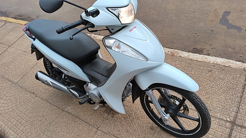 HONDA MOTOS BIZ 125 EX 2015/2015 ADRIANO VEÍCULOS CRUZEIRO DO SUL / Carros no Vale HONDA MOTOS BIZ 125 EX 2015/2015 ADRIANO VEÍCULOS CRUZEIRO DO SUL / Carros no Vale