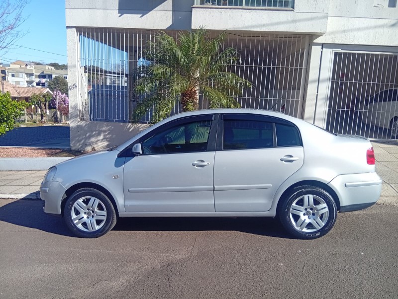 VOLKSWAGEN POLO 1.6 SEDAN 2008/2008 ALTERNATIVA VEÍCULOS LAJEADO / Carros no Vale