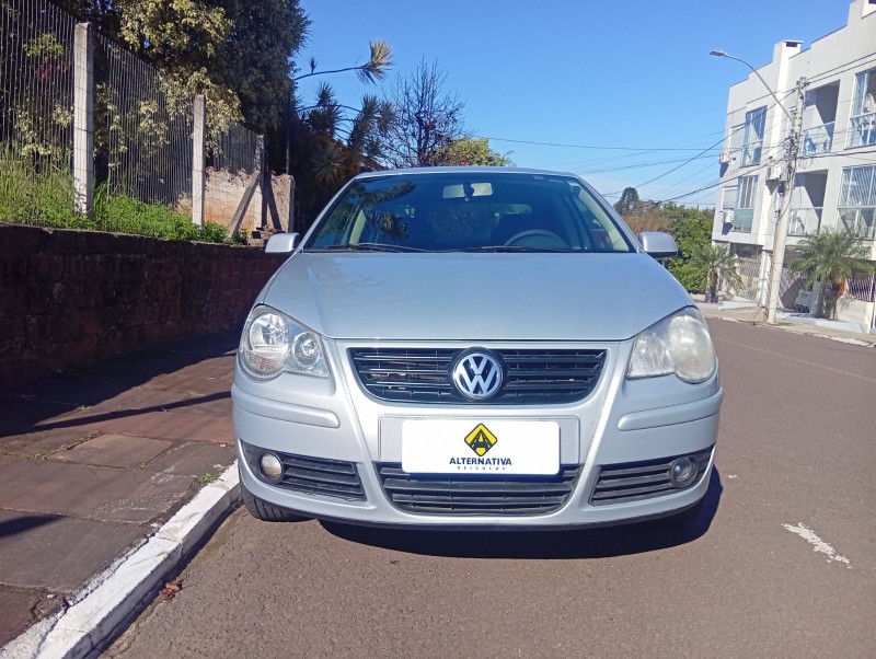 VOLKSWAGEN POLO 1.6 SEDAN 2008/2008 ALTERNATIVA VEÍCULOS LAJEADO / Carros no Vale