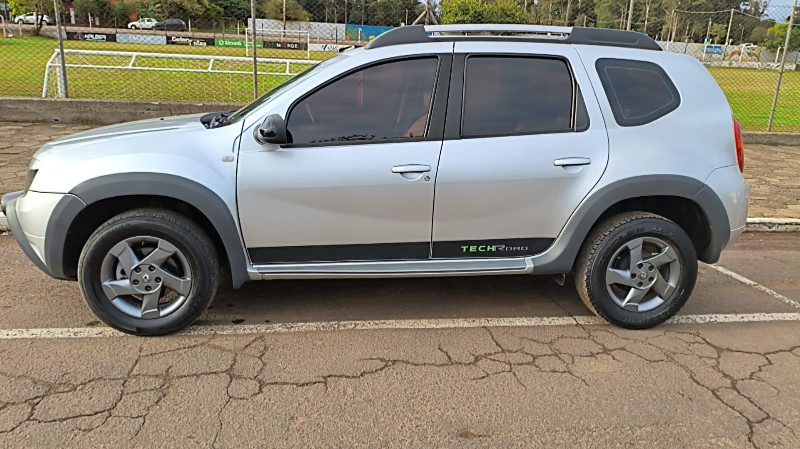 RENAULT DUSTER DYNAMIQUE 2.0 FLEX 16V AUT. 2013/2014 ADRIANO VEÍCULOS CRUZEIRO DO SUL / Carros no Vale