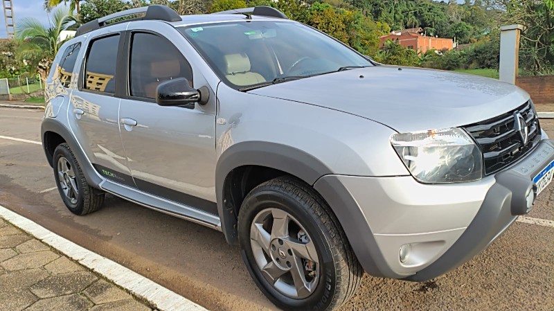 RENAULT DUSTER DYNAMIQUE 2.0 FLEX 16V AUT. 2013/2014 ADRIANO VEÍCULOS CRUZEIRO DO SUL / Carros no Vale
