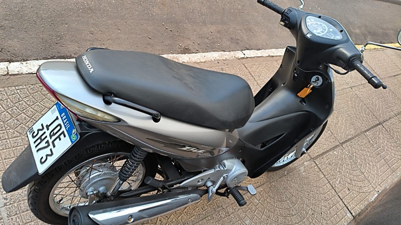 HONDA MOTOS BIZ 125 KS 2008/2009 ADRIANO VEÍCULOS CRUZEIRO DO SUL / Carros no Vale HONDA MOTOS BIZ 125 KS 2008/2009 ADRIANO VEÍCULOS CRUZEIRO DO SUL / Carros no Vale