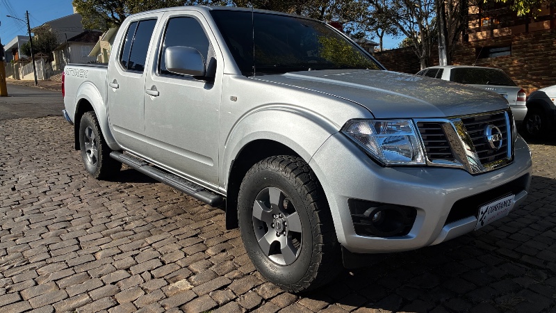 NISSAN FRONTIER 2.5 S 4X4 CD TURBO ELETRONIC DIESEL 4P MANUAL 2013/2014 COMPLETO VEÍCULOS GUAPORÉ / Carros no Vale