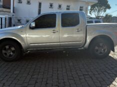 NISSAN FRONTIER 2.5 S 4X4 CD TURBO ELETRONIC DIESEL 4P MANUAL 2013/2014 COMPLETO VEÍCULOS GUAPORÉ / Carros no Vale