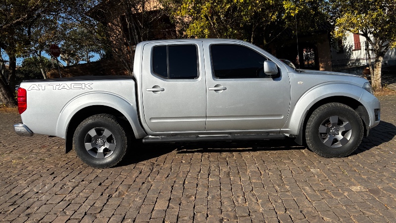 NISSAN FRONTIER 2.5 S 4X4 CD TURBO ELETRONIC DIESEL 4P MANUAL 2013/2014 COMPLETO VEÍCULOS GUAPORÉ / Carros no Vale