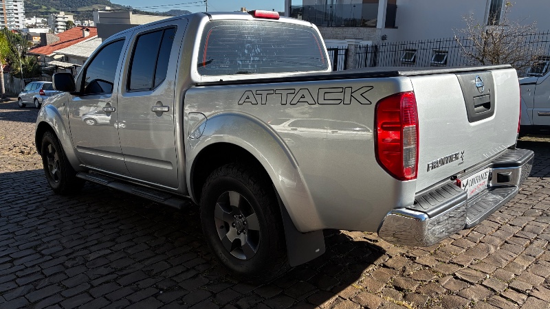 NISSAN FRONTIER 2.5 S 4X4 CD TURBO ELETRONIC DIESEL 4P MANUAL 2013/2014 COMPLETO VEÍCULOS GUAPORÉ / Carros no Vale