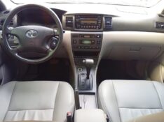 TOYOTA COROLLA SEG 1.8 2004/2004 ALTERNATIVA VEÍCULOS LAJEADO / Carros no Vale