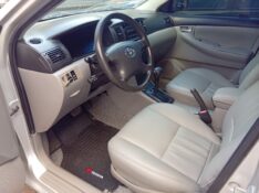 TOYOTA COROLLA SEG 1.8 2004/2004 ALTERNATIVA VEÍCULOS LAJEADO / Carros no Vale