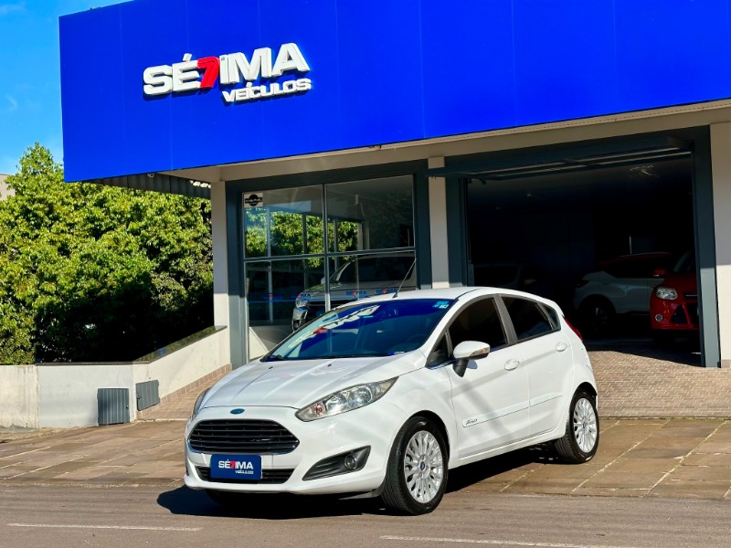 FORD FIESTA TITANIUM 1.6 2014/2014 SÉTIMA VEÍCULOS GUAPORÉ / Carros no Vale FORD FIESTA TITANIUM 1.6 2014/2014 SÉTIMA VEÍCULOS GUAPORÉ / Carros no Vale