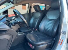 FORD FIESTA TITANIUM 1.6 2014/2014 SÉTIMA VEÍCULOS GUAPORÉ / Carros no Vale
