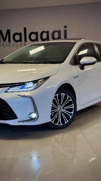 TOYOTA COROLLA 1.8 ALTIS PREMIUM 16V HÍBRIDO 2022/2023 MALAGGI VEÍCULOS ENCANTADO / Carros no Vale TOYOTA COROLLA 1.8 ALTIS PREMIUM 16V HÍBRIDO 2022/2023 MALAGGI VEÍCULOS ENCANTADO / Carros no Vale