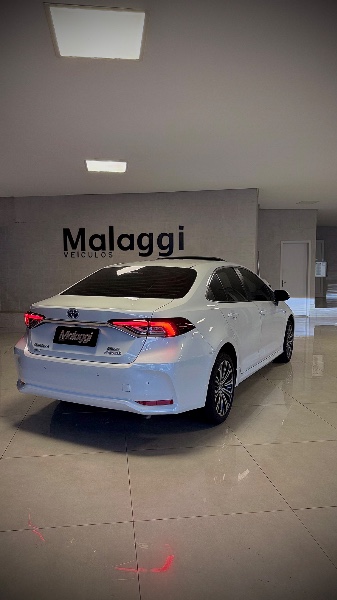 TOYOTA COROLLA 1.8 ALTIS PREMIUM 16V HÍBRIDO 2022/2023 MALAGGI VEÍCULOS ENCANTADO / Carros no Vale TOYOTA COROLLA 1.8 ALTIS PREMIUM 16V HÍBRIDO 2022/2023 MALAGGI VEÍCULOS ENCANTADO / Carros no Vale