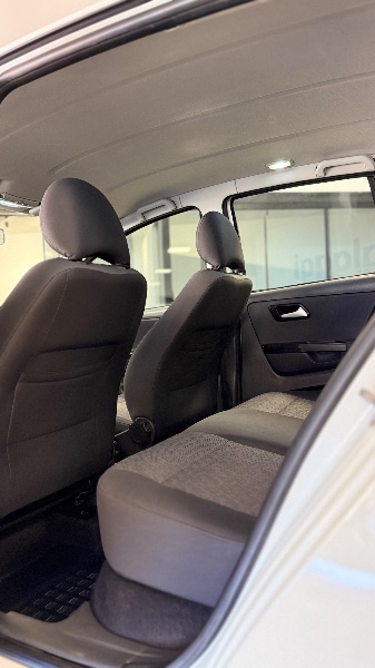 VOLKSWAGEN FOX 1.6 G2 TREND 4P 2012/2013 MALAGGI VEÍCULOS ENCANTADO / Carros no Vale