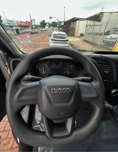 IVECO DAILY /2022 CHIMA VEÍCULOS VENÂNCIO AIRES / Carros no Vale
