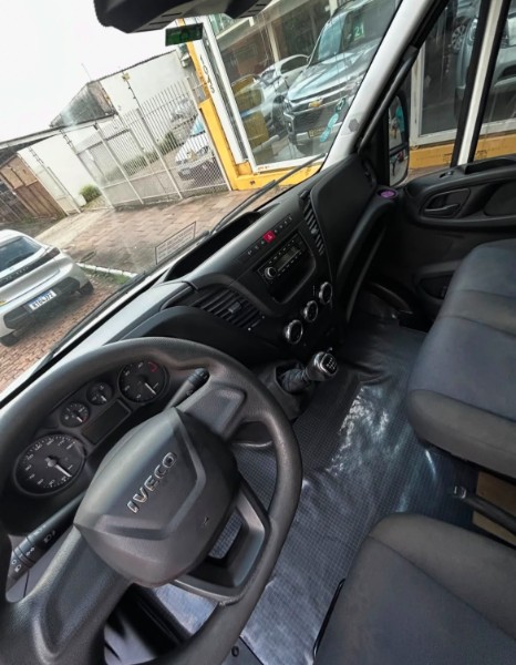 IVECO DAILY /2022 CHIMA VEÍCULOS VENÂNCIO AIRES / Carros no Vale