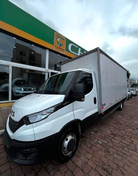 IVECO DAILY /2022 CHIMA VEÍCULOS VENÂNCIO AIRES / Carros no Vale