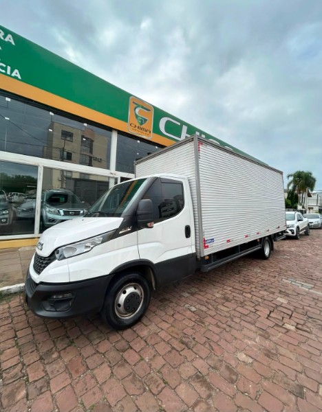 IVECO DAILY /2022 CHIMA VEÍCULOS VENÂNCIO AIRES / Carros no Vale