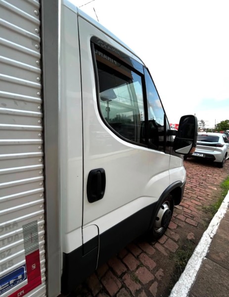 IVECO DAILY /2022 CHIMA VEÍCULOS VENÂNCIO AIRES / Carros no Vale