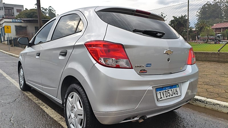 CHEVROLET ONIX 1.0 MT JOY 2017/2018 ADRIANO VEÍCULOS CRUZEIRO DO SUL / Carros no Vale