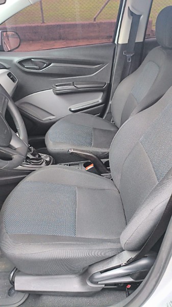 CHEVROLET ONIX 1.0 MT JOY 2017/2018 ADRIANO VEÍCULOS CRUZEIRO DO SUL / Carros no Vale