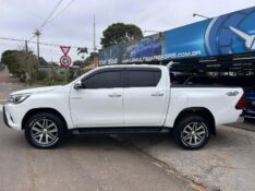 TOYOTA HILUX CD SRX 4X4 2.8 TDI 16V DIESEL AUT. 2017/2017 LS MULTIMARCAS VENÂNCIO AIRES / Carros no Vale