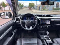 TOYOTA HILUX CD SRX 4X4 2.8 TDI 16V DIESEL AUT. 2017/2017 LS MULTIMARCAS VENÂNCIO AIRES / Carros no Vale