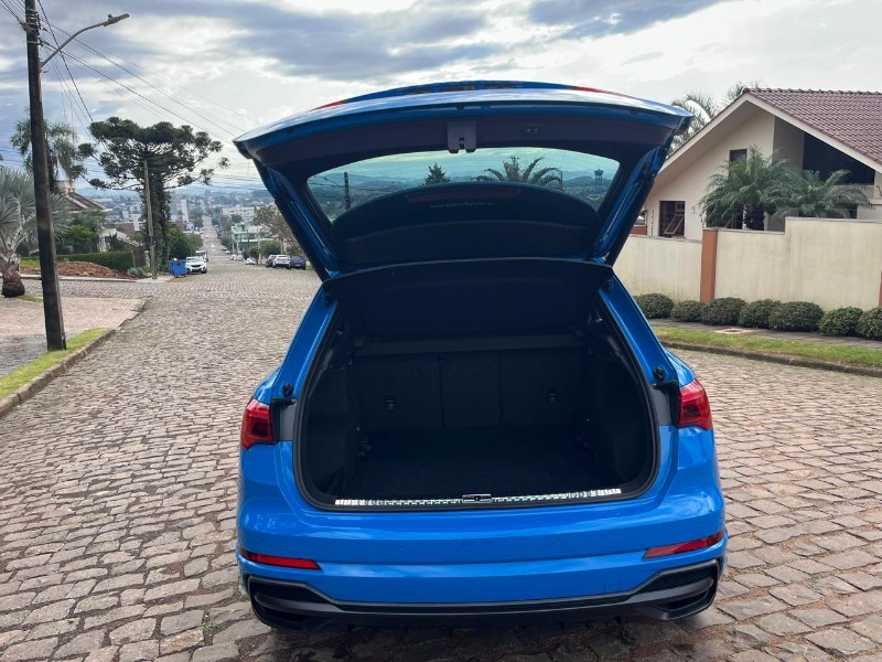 AUDI Q3 1.4 35 TFSI GASOLINA BLACK S TRONIC 2020/2020 TIAGO AUTOMÓVEIS VENÂNCIO AIRES / Carros no Vale AUDI Q3 1.4 35 TFSI GASOLINA BLACK S TRONIC 2020/2020 TIAGO AUTOMÓVEIS VENÂNCIO AIRES / Carros no Vale