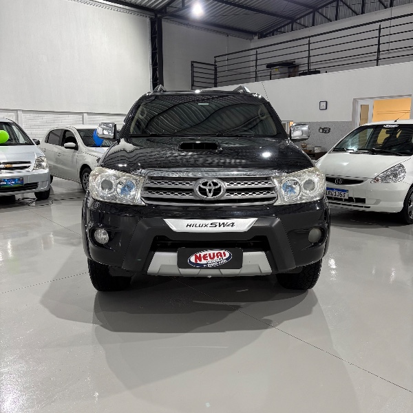 TOYOTA HILUX CD SRV D4-D 4X4 3.0 TDI DIESEL AUT /2010 NEURI VEÍCULOS LAJEADO / Carros no Vale TOYOTA HILUX CD SRV D4-D 4X4 3.0 TDI DIESEL AUT /2010 NEURI VEÍCULOS LAJEADO / Carros no Vale