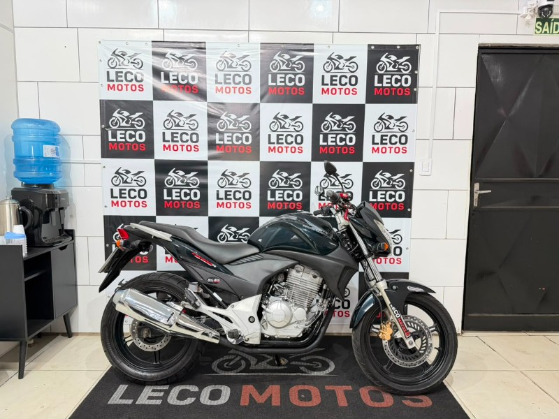 HONDA MOTOS CB 300R 2012/2012 LECO MOTOS VENÂNCIO AIRES / Carros no Vale HONDA MOTOS CB 300R 2012/2012 LECO MOTOS VENÂNCIO AIRES / Carros no Vale