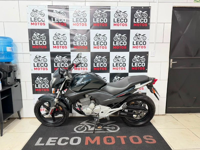 HONDA MOTOS CB 300R 2012/2012 LECO MOTOS VENÂNCIO AIRES / Carros no Vale HONDA MOTOS CB 300R 2012/2012 LECO MOTOS VENÂNCIO AIRES / Carros no Vale