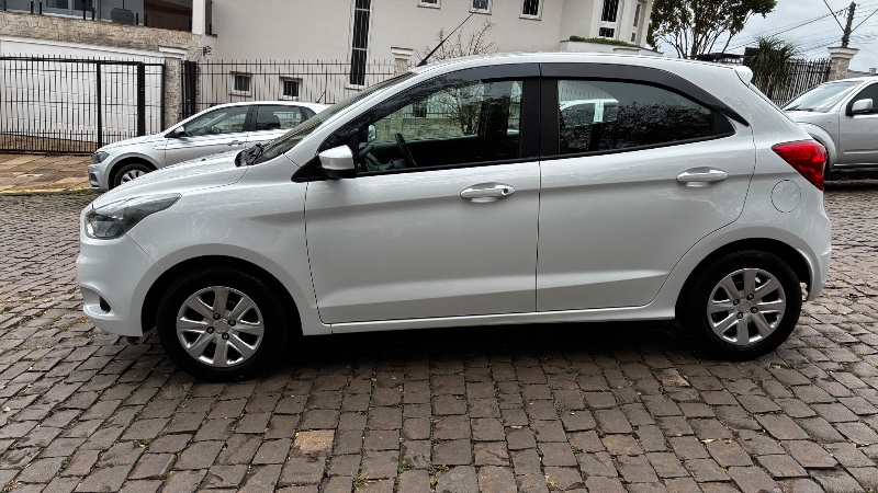 FORD KA 1.0 SE 12V FLEX 4P MANUAL 2017/2018 COMPLETO VEÍCULOS GUAPORÉ / Carros no Vale