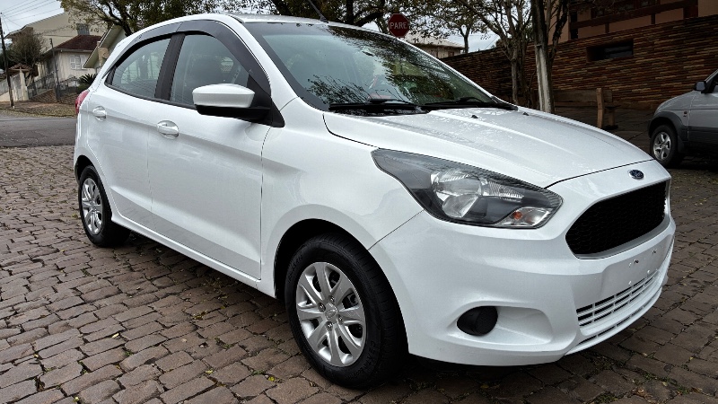 FORD KA 1.0 SE 12V FLEX 4P MANUAL 2017/2018 COMPLETO VEÍCULOS GUAPORÉ / Carros no Vale