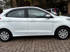 FORD KA 1.0 SE 12V FLEX 4P MANUAL 2017/2018 COMPLETO VEÍCULOS GUAPORÉ / Carros no Vale