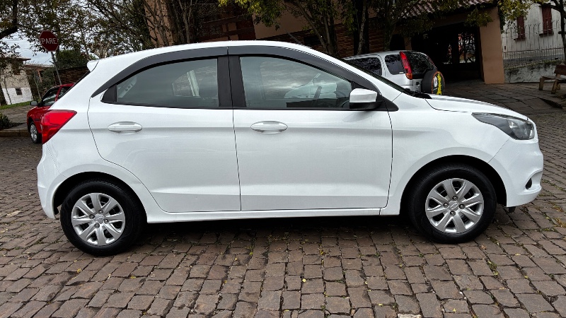 FORD KA 1.0 SE 12V FLEX 4P MANUAL 2017/2018 COMPLETO VEÍCULOS GUAPORÉ / Carros no Vale