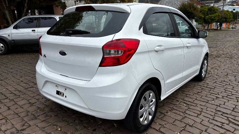 FORD KA 1.0 SE 12V FLEX 4P MANUAL 2017/2018 COMPLETO VEÍCULOS GUAPORÉ / Carros no Vale