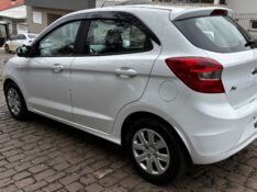 FORD KA 1.0 SE 12V FLEX 4P MANUAL 2017/2018 COMPLETO VEÍCULOS GUAPORÉ / Carros no Vale
