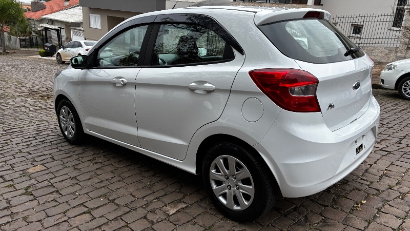 FORD KA 1.0 SE 12V FLEX 4P MANUAL 2017/2018 COMPLETO VEÍCULOS GUAPORÉ / Carros no Vale