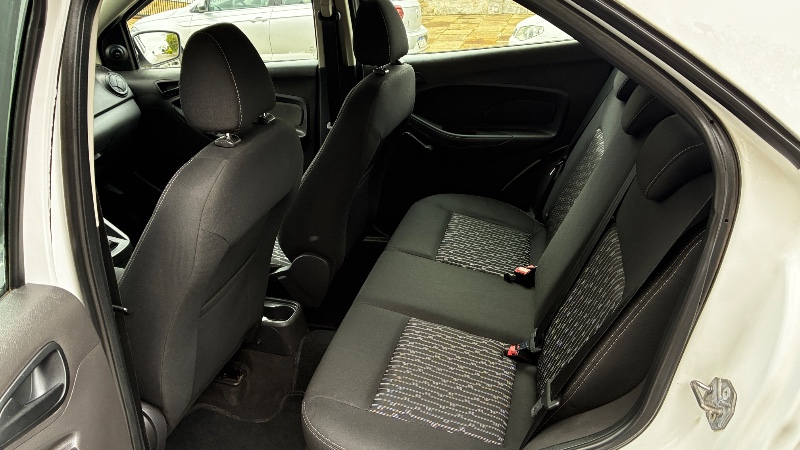 FORD KA 1.0 SE 12V FLEX 4P MANUAL 2017/2018 COMPLETO VEÍCULOS GUAPORÉ / Carros no Vale