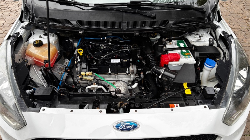 FORD KA 1.0 SE 12V FLEX 4P MANUAL 2017/2018 COMPLETO VEÍCULOS GUAPORÉ / Carros no Vale